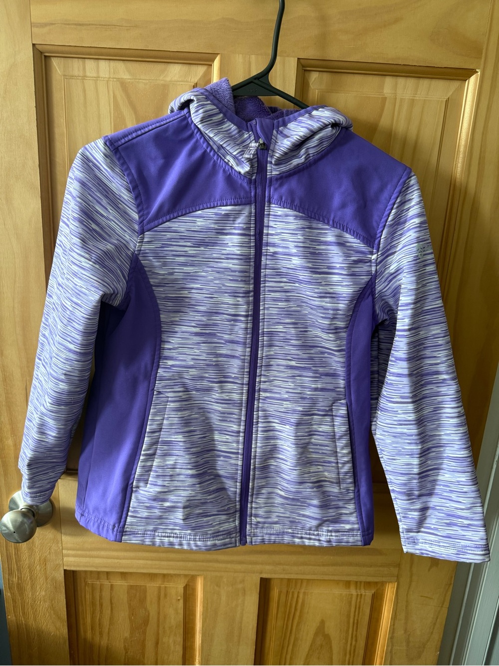 Girls Size 10/12 Free Country Jacket. Has A Bad Spot On Zipper, Still Functional